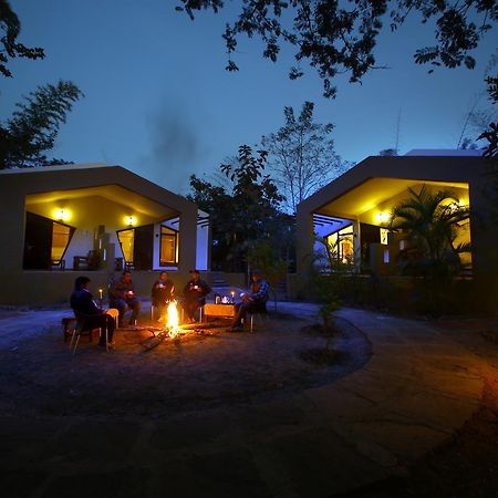 Mogli Resort Канха Экстерьер фото